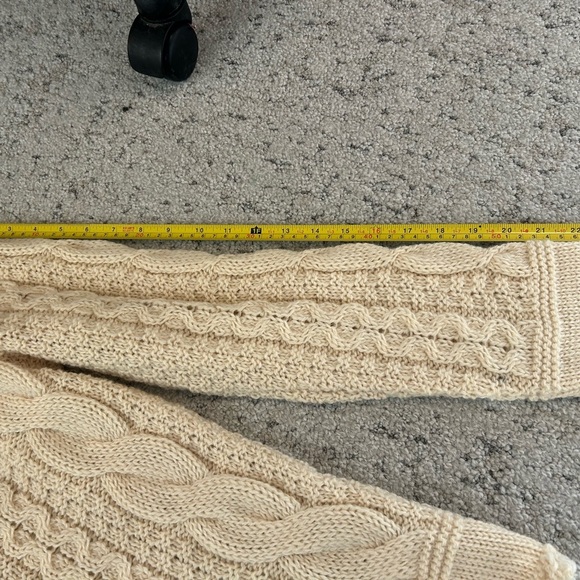 Highland home industries 100 percent wool cable knit turtleneck in GUC - Picture 9 of 13